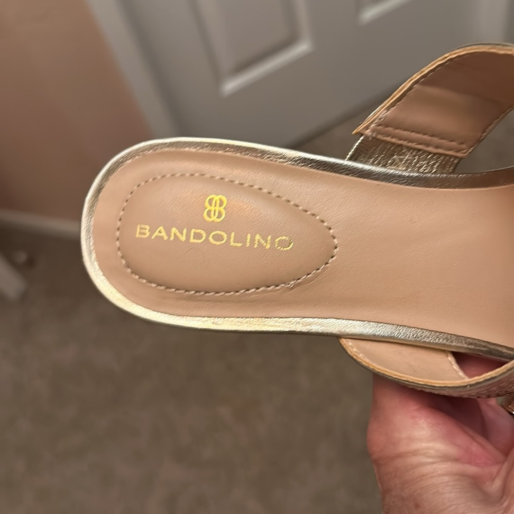 Bandolino gold slip in heels size 8 - Picture 3 of 4